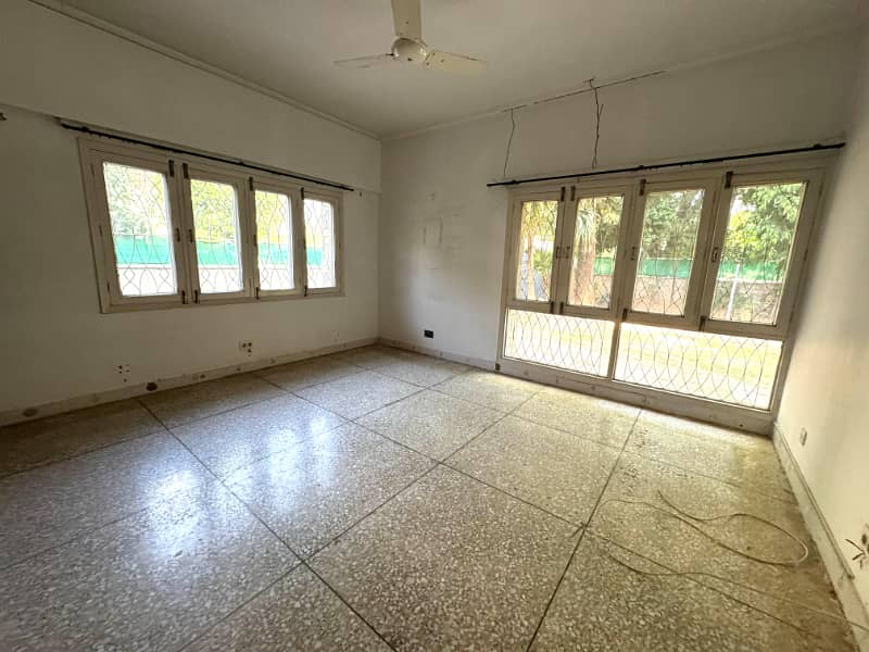 Old House Near Kohsar Road in f-7 For Sale 1
