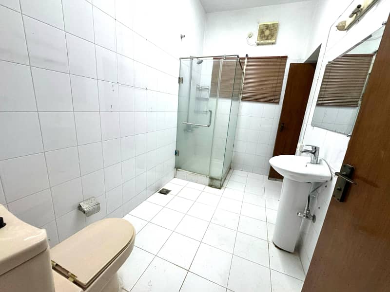 Old House Near Kohsar Road in f-7 For Sale 2