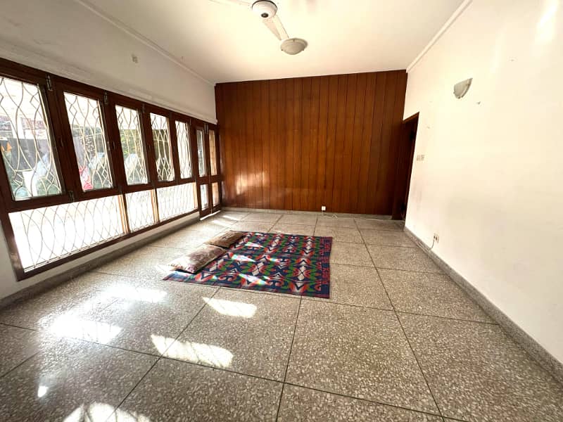 Old House Near Kohsar Road in f-7 For Sale 5
