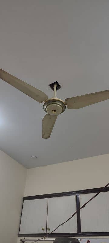 5 Ceiling Fans for sale. 2