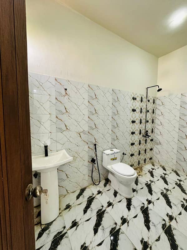 3 bed dd tile flooring 1st floor portion for rent 6