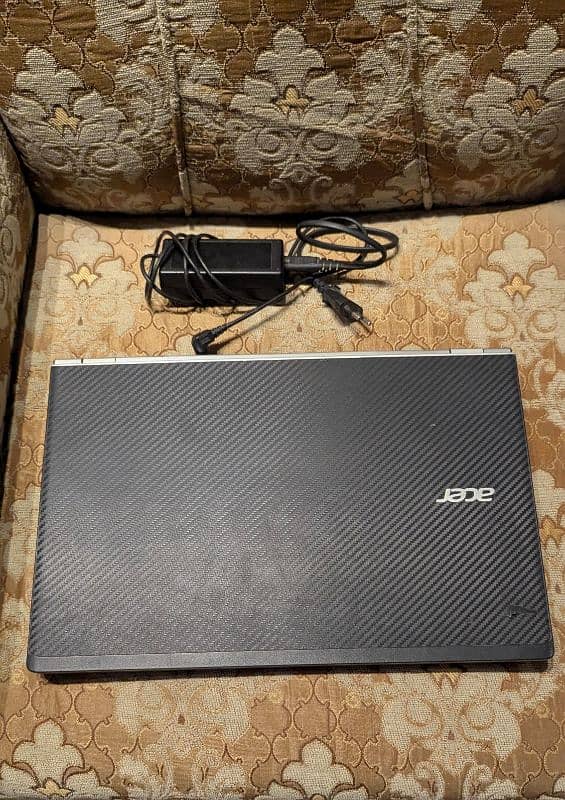 Acer Aspire V3-574 1
