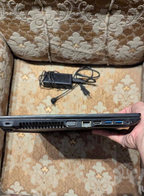 Acer Aspire V3-574 3