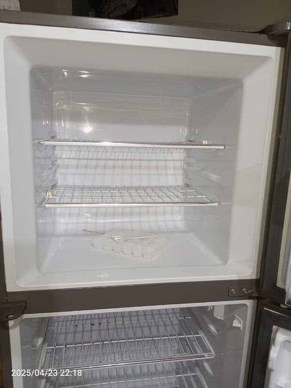 Haier Fridge For sale New Condition ma all ok hai 4