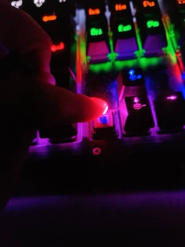 Mechanical keyboard 100% for sale 3