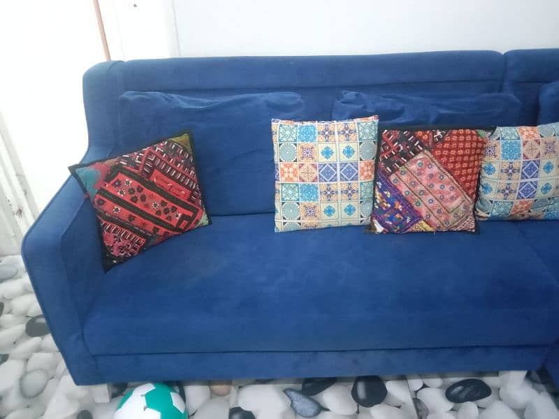 L. shap sofa in blue colour 3