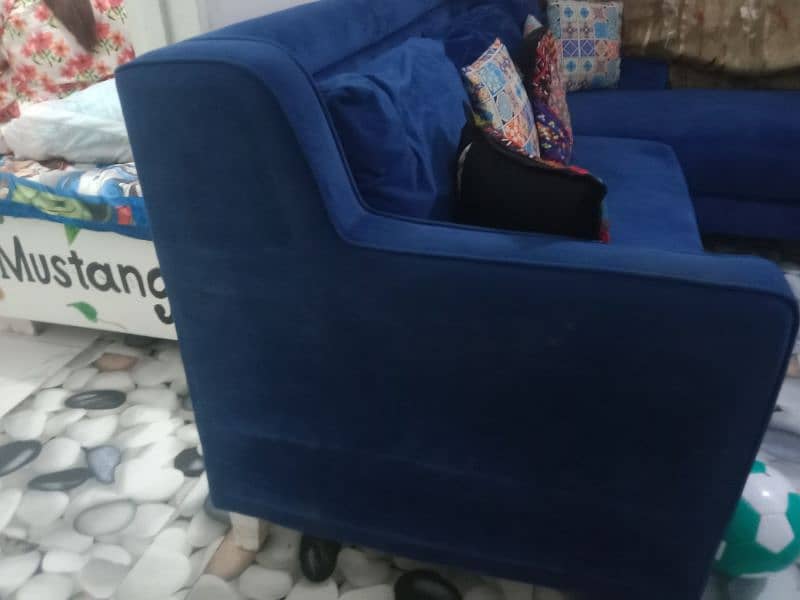 L. shap sofa in blue colour 4