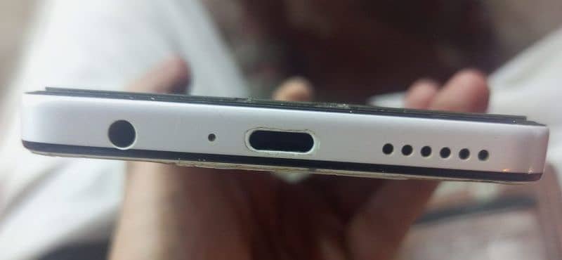 Tecno camon 19 special edition 4