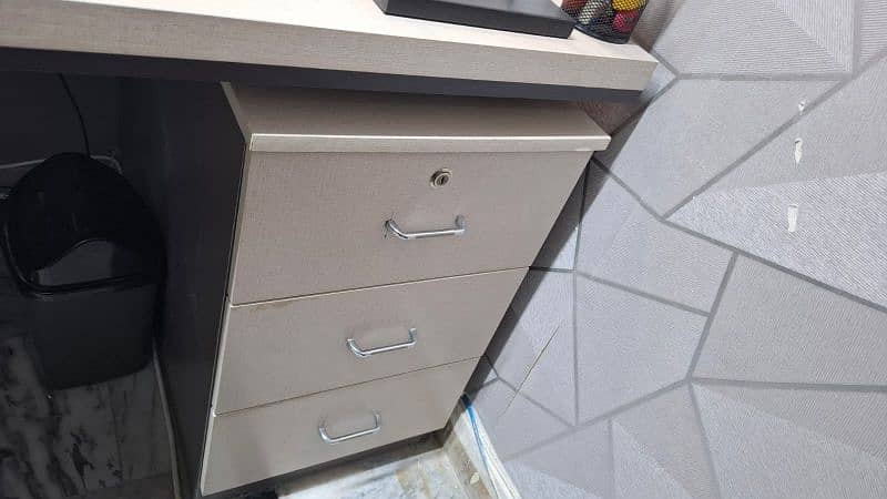 offuce table for sale for ceo MD executive 0