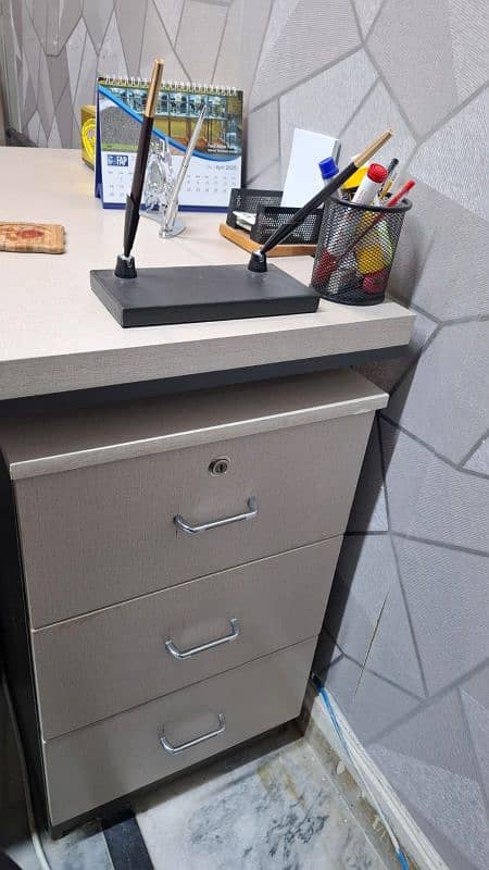 offuce table for sale for ceo MD executive 5