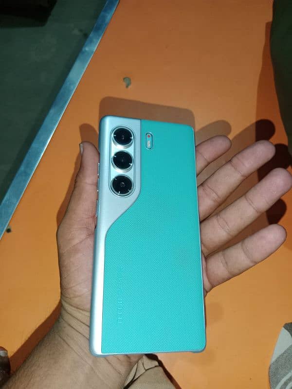 TECNO CAMON 40 PRO 10 BY 10 1