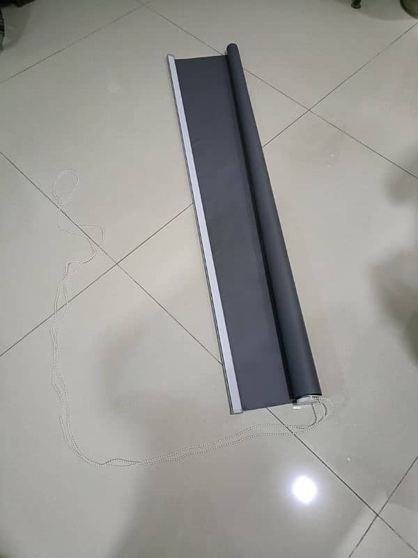 Roller blind for windows ( 5 x 5 foot ) 0