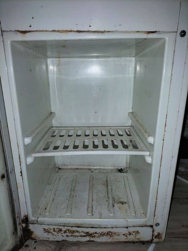 Hot & Cold Water Dispensor for Sale. 4