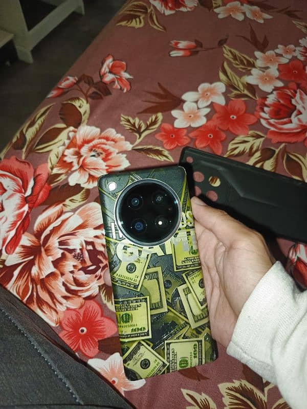 Infinix zero 40   12/256 . sirf kuch din use kiya hai mobile new condi 0