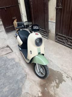 YADEA M3 SCOOTY