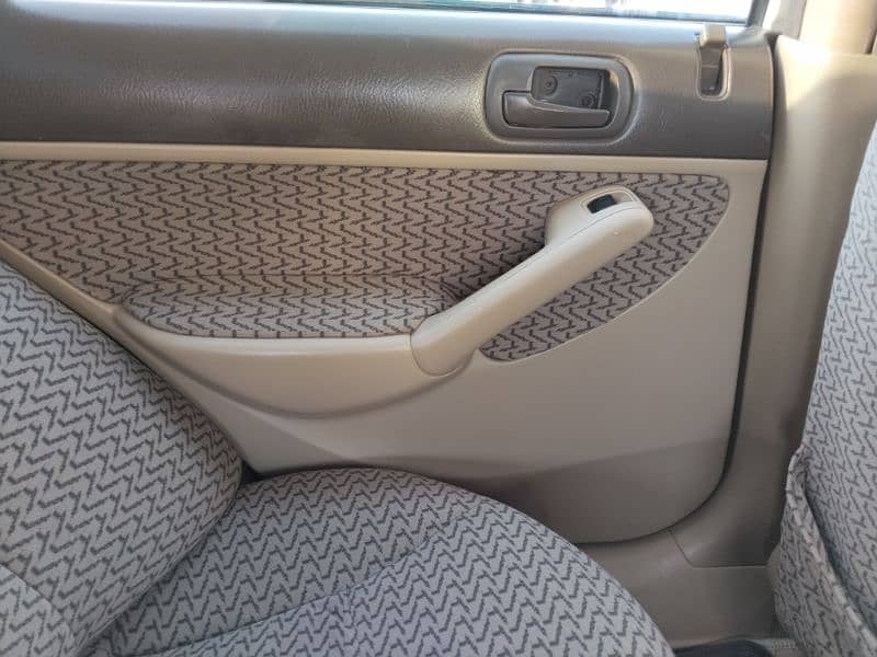 Honda Civic EXi 2005 4