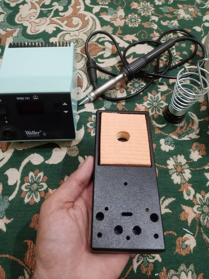 Weller WSD 151 Soldering Station with Iron and accessories 0