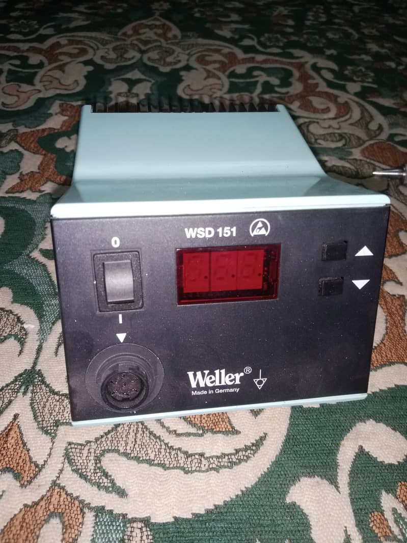 Weller WSD 151 Soldering Station with Iron and accessories 1