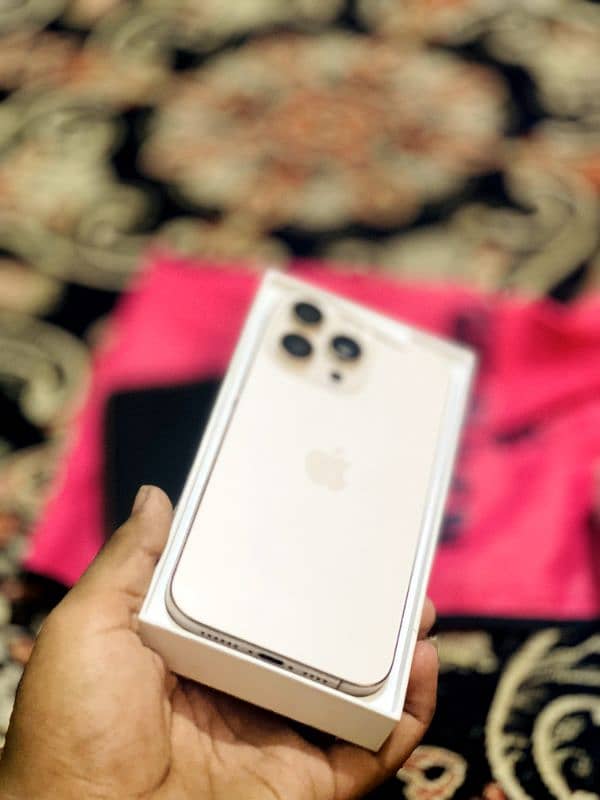 iPhone 16 pro max iCloud lock with box all ok 10/10 {03137439786} 0