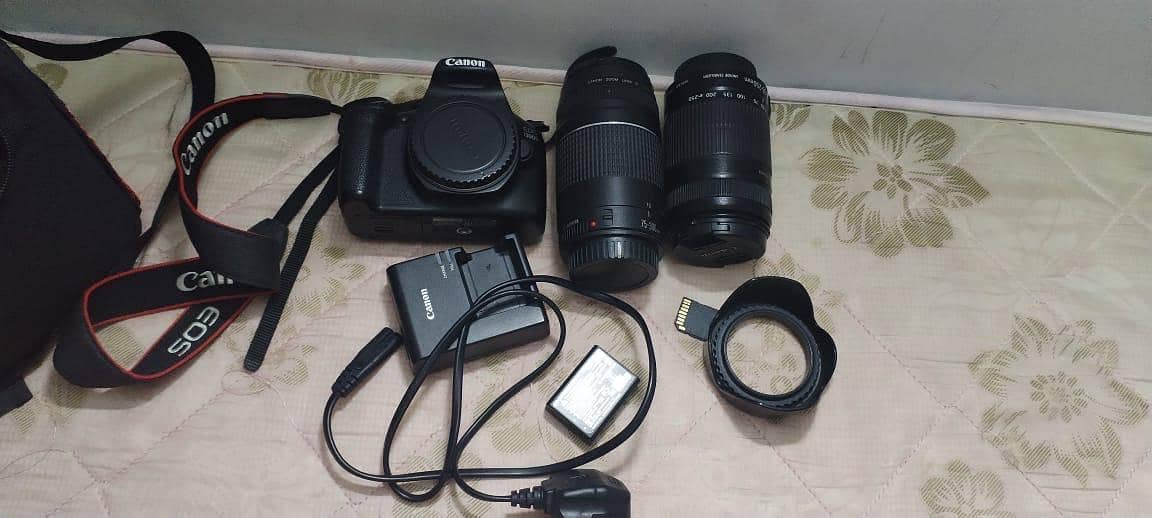 Canon 1300D in very good condition with all accessories. 4