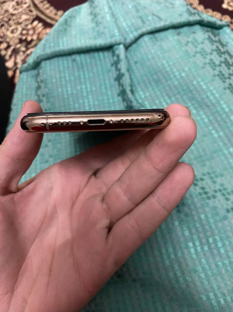 Apple iPhone 11 Pro.  Whatsapp no 03015276179 2