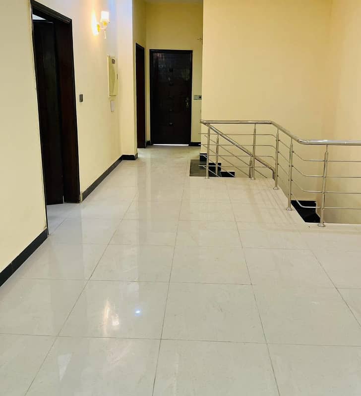 125sq Yard 3 Bedrooms Luxury Villa Is Available FOR RENT. 8km From Entrance Of BTK. 3 Bed DDL 1 Kitchen 3