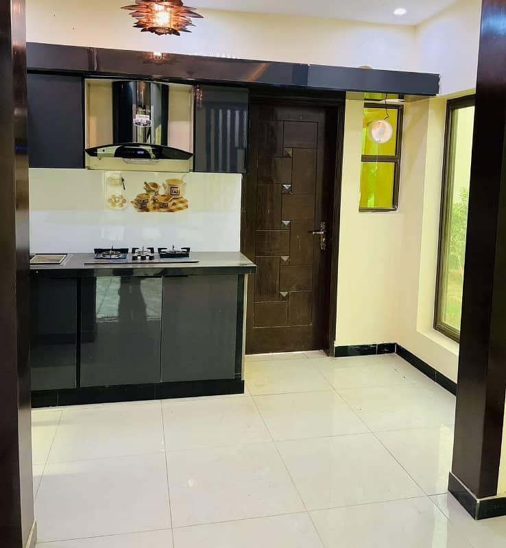 125sq Yard 3 Bedrooms Luxury Villa Is Available FOR RENT. 8km From Entrance Of BTK. 3 Bed DDL 1 Kitchen 9