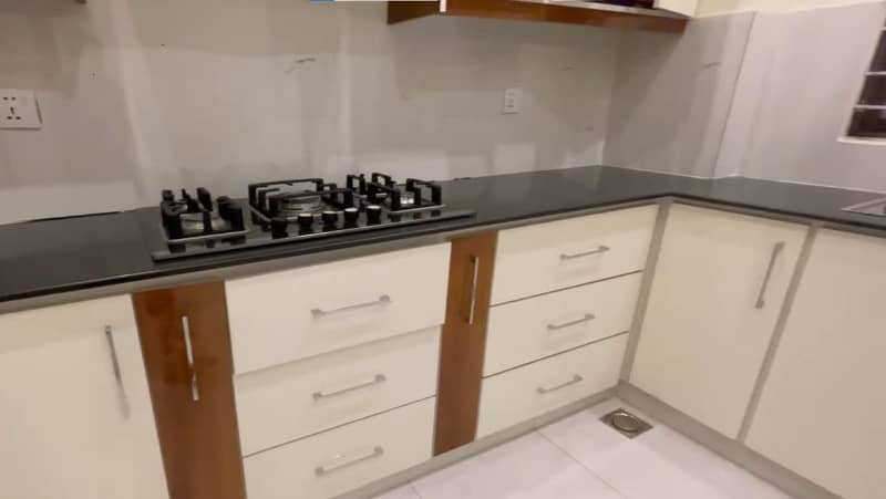 272sq yd 5 Bedrooms Luxury Villa is Available FOR RENT. 6km from Entrance of BTK. 5 Bed DDL 2 Kitchens 8