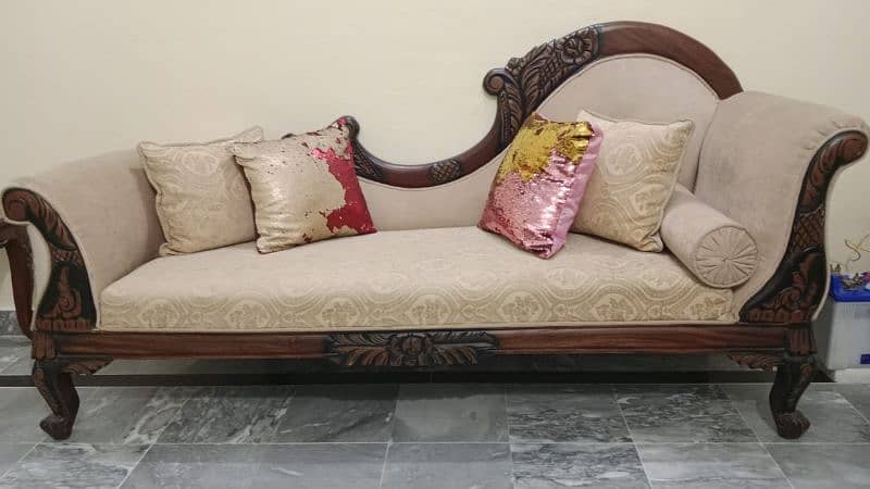 brand new dewan in excellent condition. 0