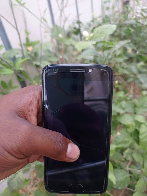 Moto e4 0