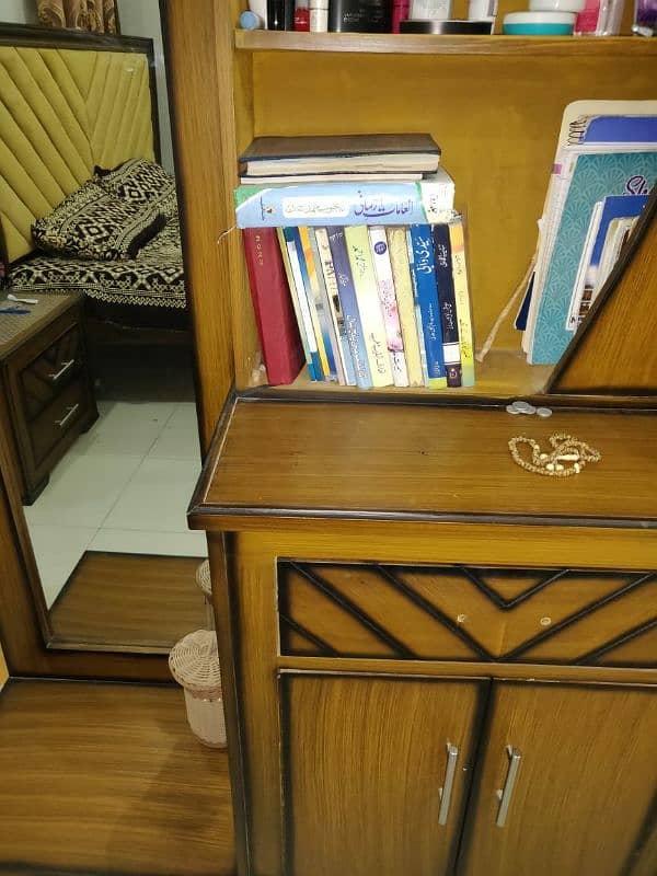 almost new bed set with dressing table 3
