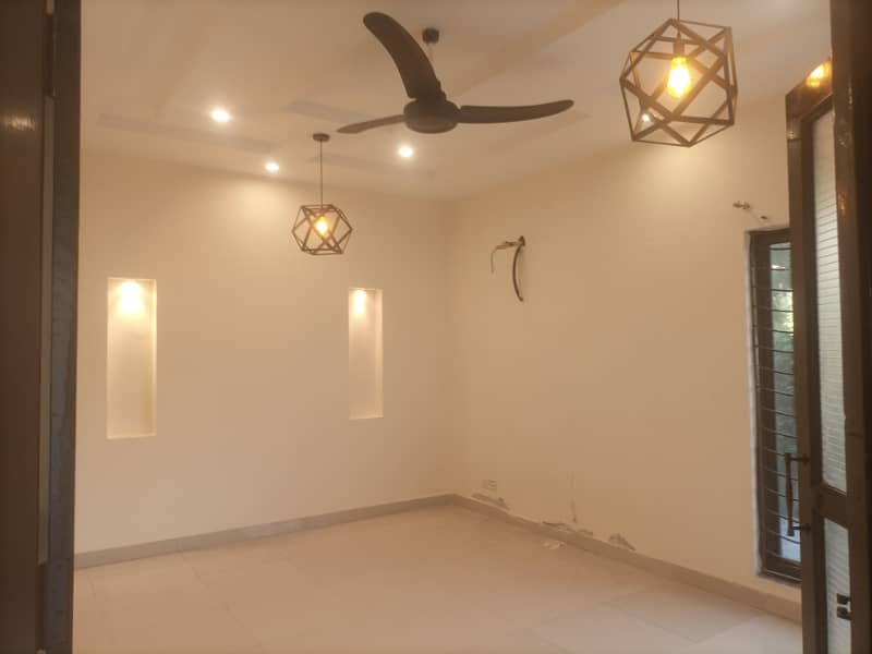 10MARLA FULL HOUSE IN DHA PHASE 6 1