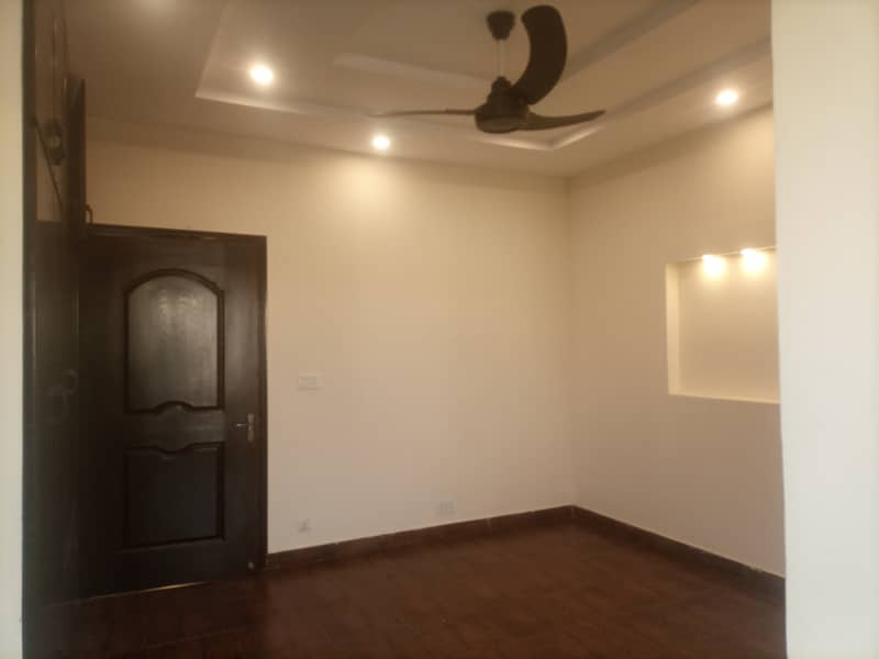 10MARLA FULL HOUSE IN DHA PHASE 6 3