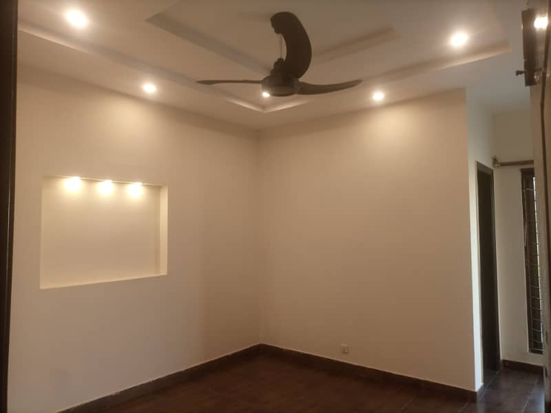 10MARLA FULL HOUSE IN DHA PHASE 6 5