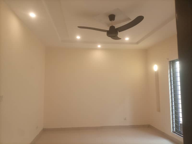 10MARLA FULL HOUSE IN DHA PHASE 6 9