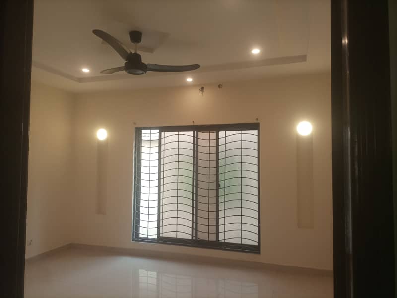10MARLA FULL HOUSE IN DHA PHASE 6 12