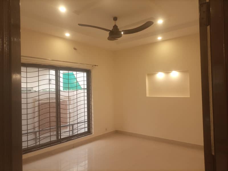 10MARLA FULL HOUSE IN DHA PHASE 6 19