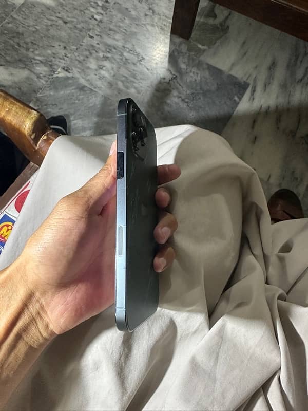 Iphone 13 pro max Non PTA 85 health 6
