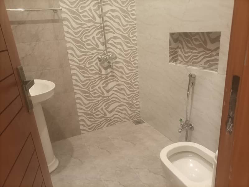 1 KANAL NEWLY UPPER PORTION DHA PHASE 6 3