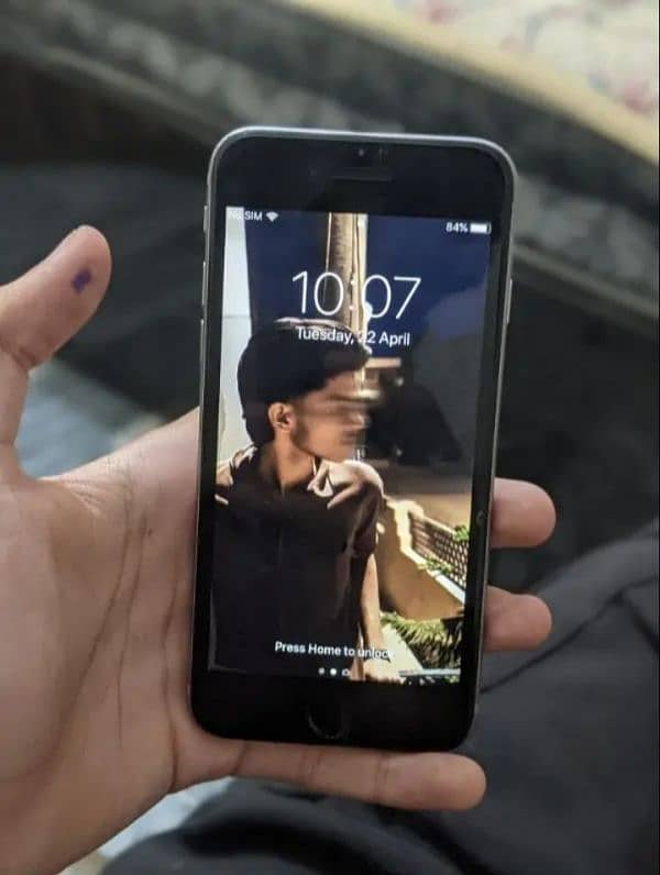 I phone 6 (100% battery health) non pta 1