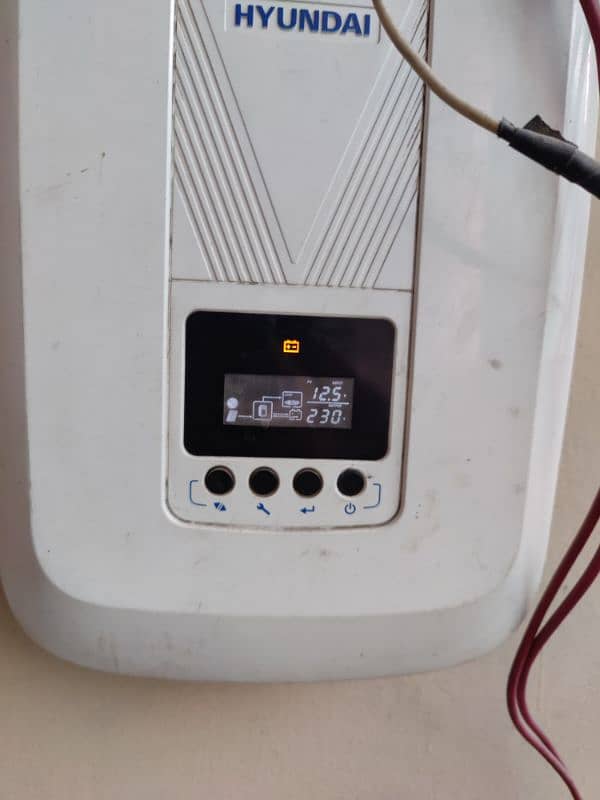 Hyundai solar ups with 5 solar panels 0