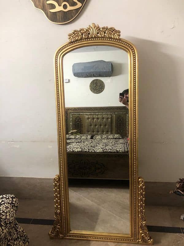Hanging and standing mirror 2