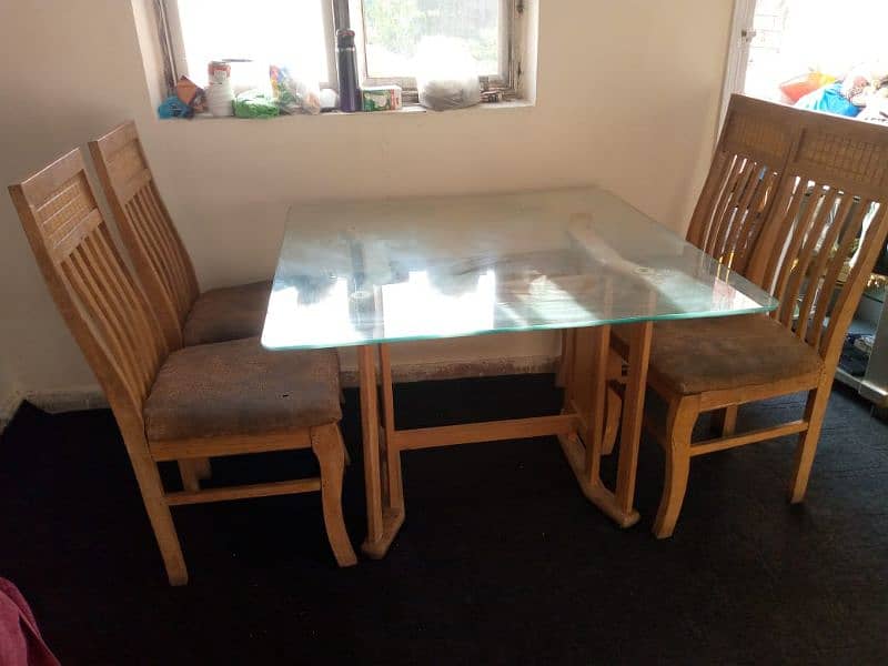 Used Dinning Table With 4 Chairs. In good condition. 0