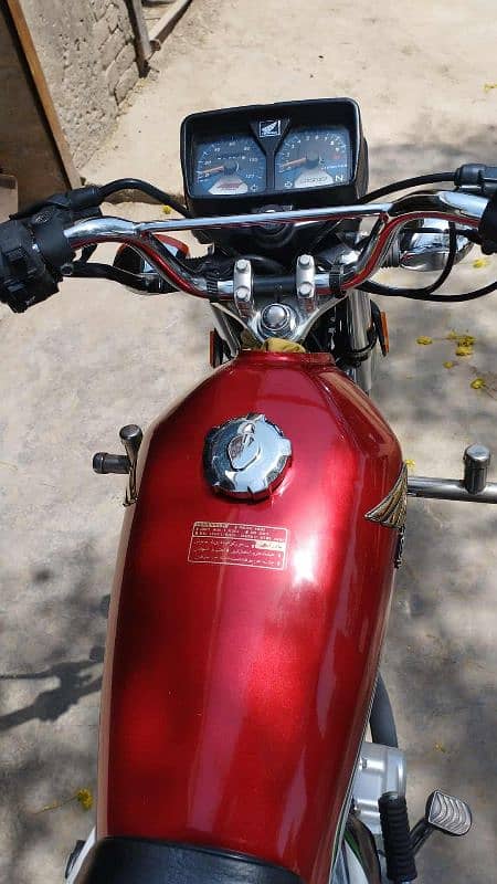 Honda 125 Special Edition in Lush Condition 3