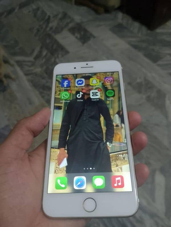 I phone 7 plus 10 by 10 condition urgent sal 0