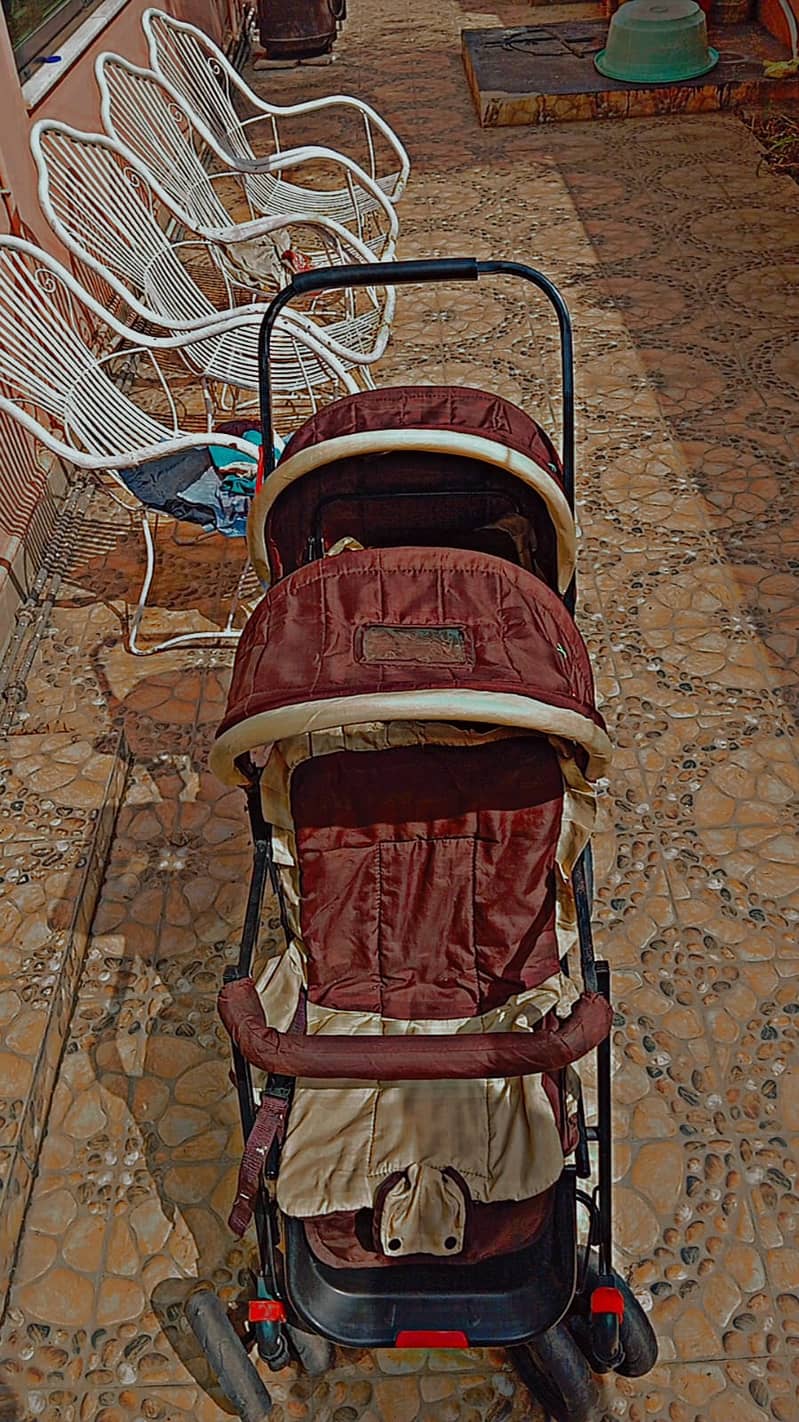Twin pram seems like new 0