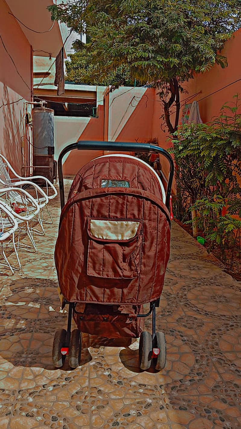 Twin pram seems like new 2