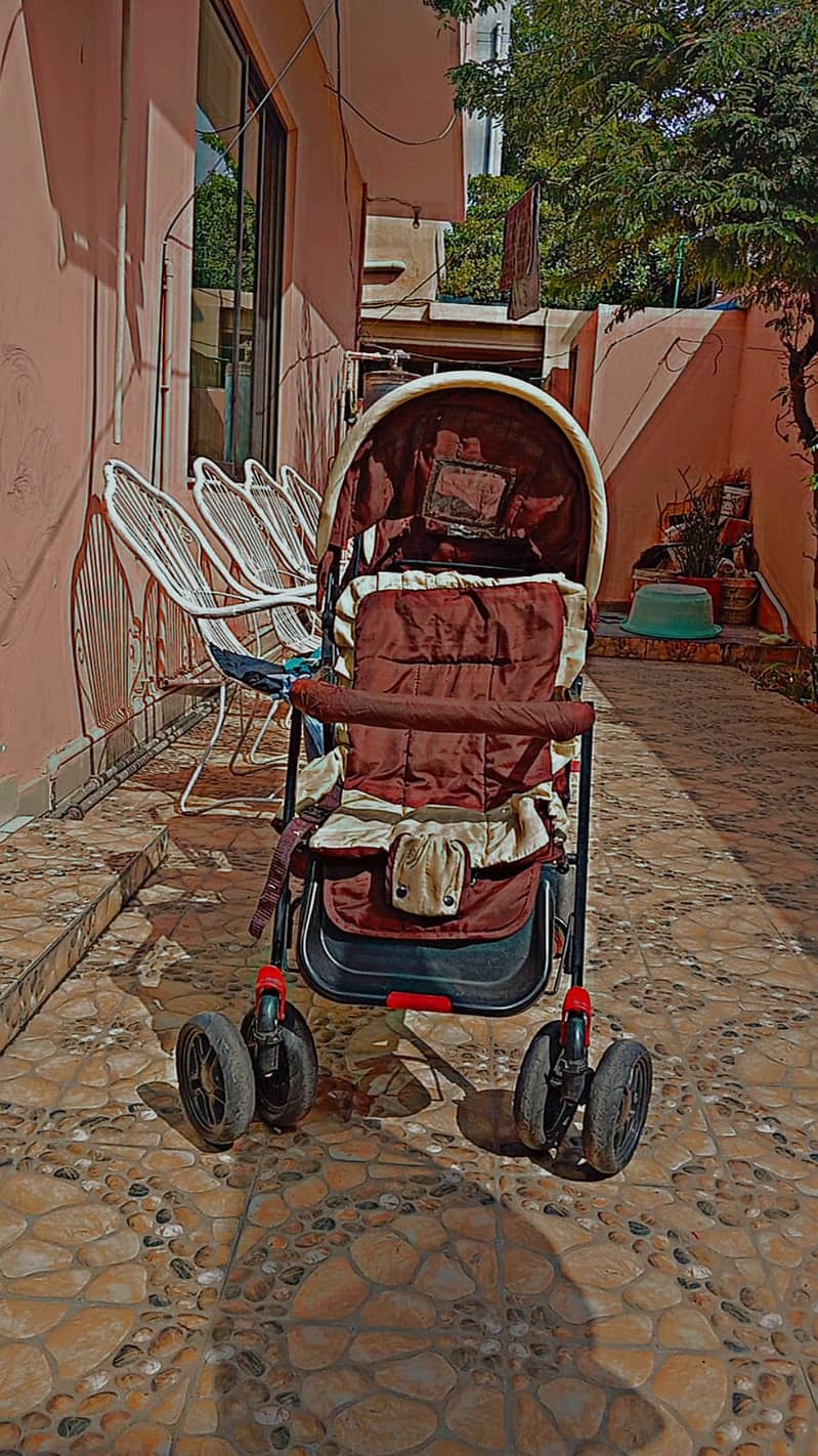 Twin pram seems like new 3