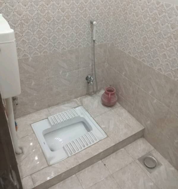 Get Your Hands On Upper Portion In Allama Iqbal Town Best Area 5