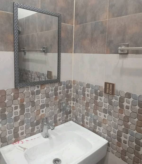 Get Your Hands On Upper Portion In Allama Iqbal Town Best Area 9